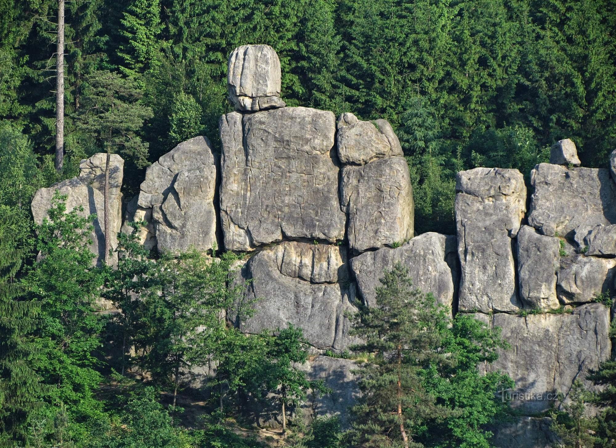 front des rochers