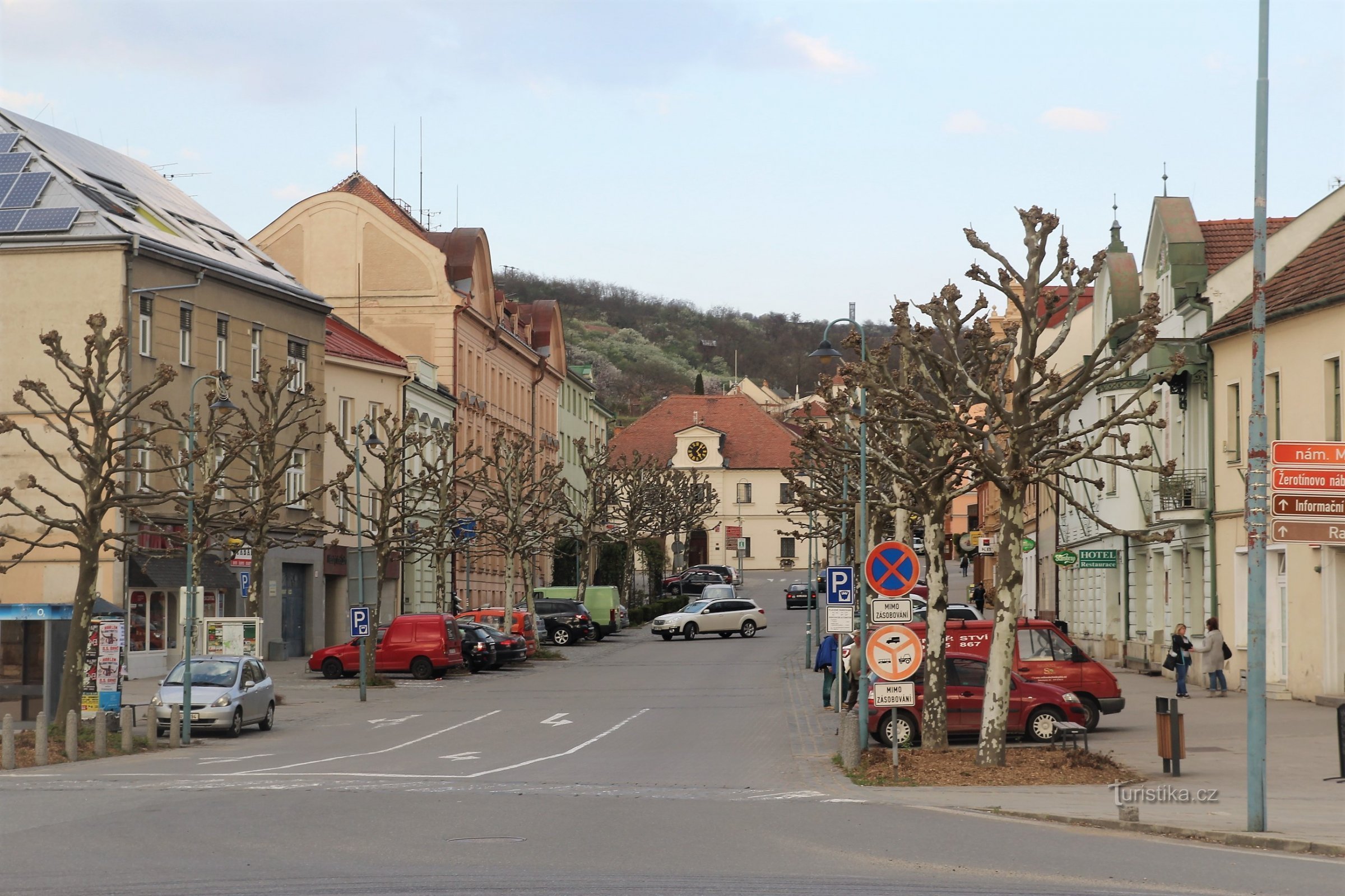 Centrul orașului Židlochovice este Náměstí Miru