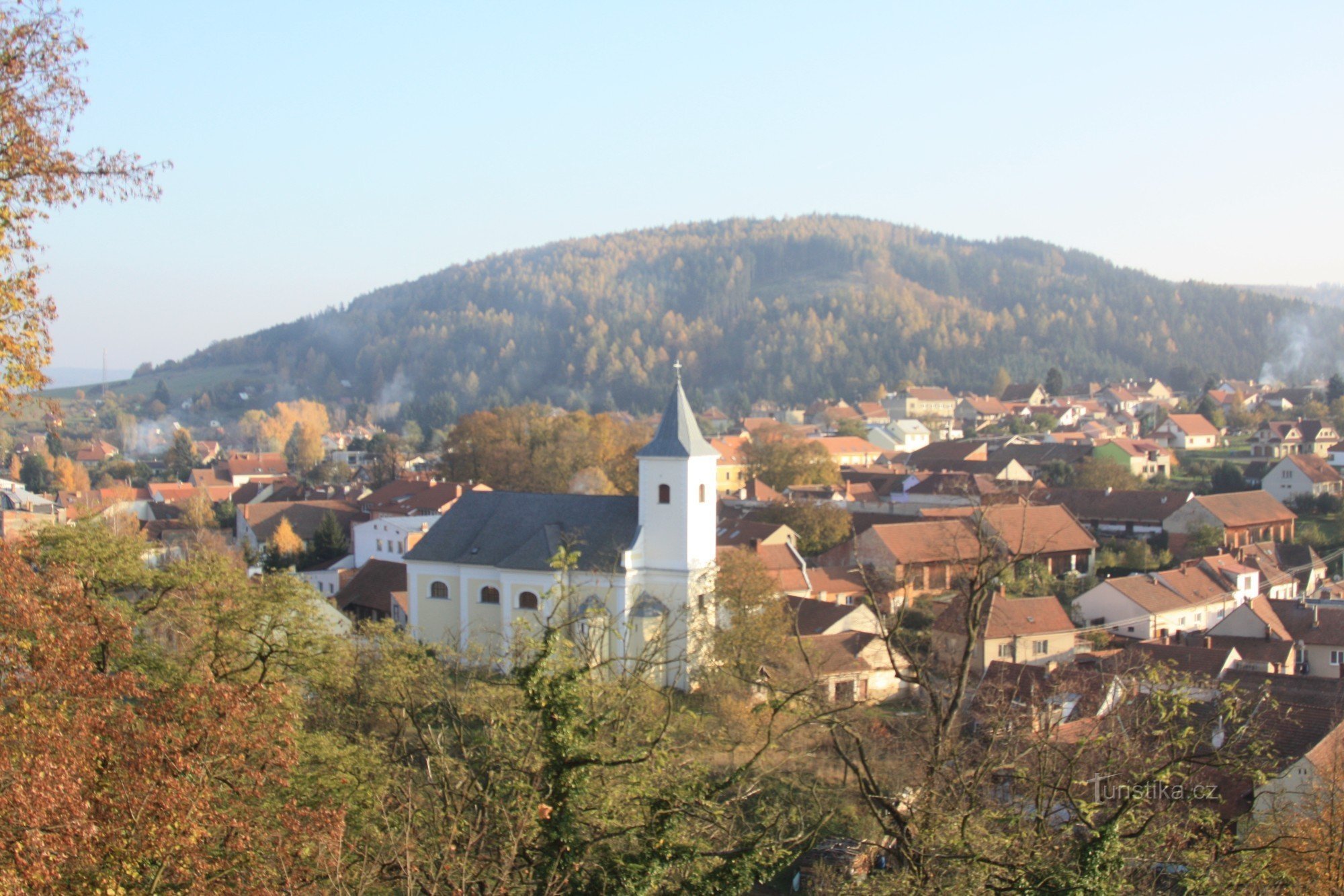 チェルナー・ホラ - 城の展望台からの町の眺め