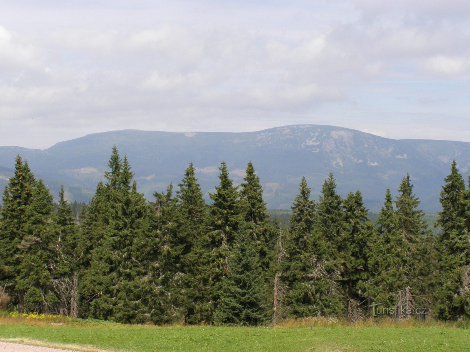 Černá hora – kilátás Černá Boudáról Lučníra és Studniční horára