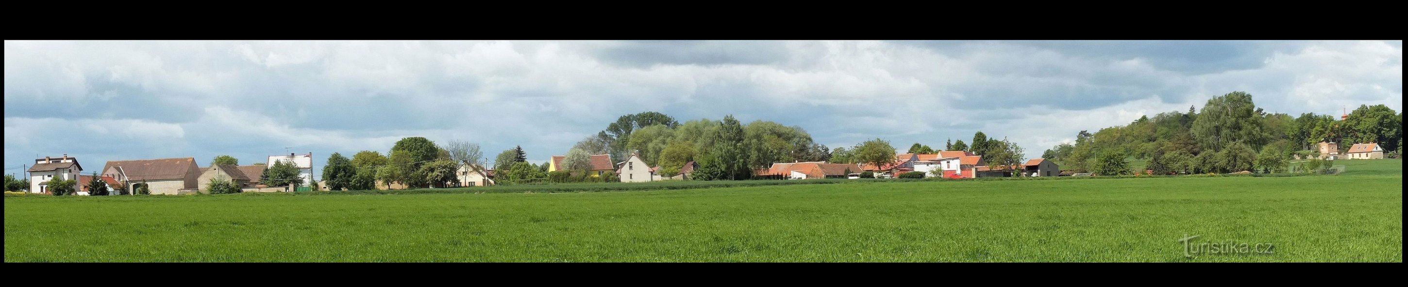 Černovičky, village + église St. Laurent