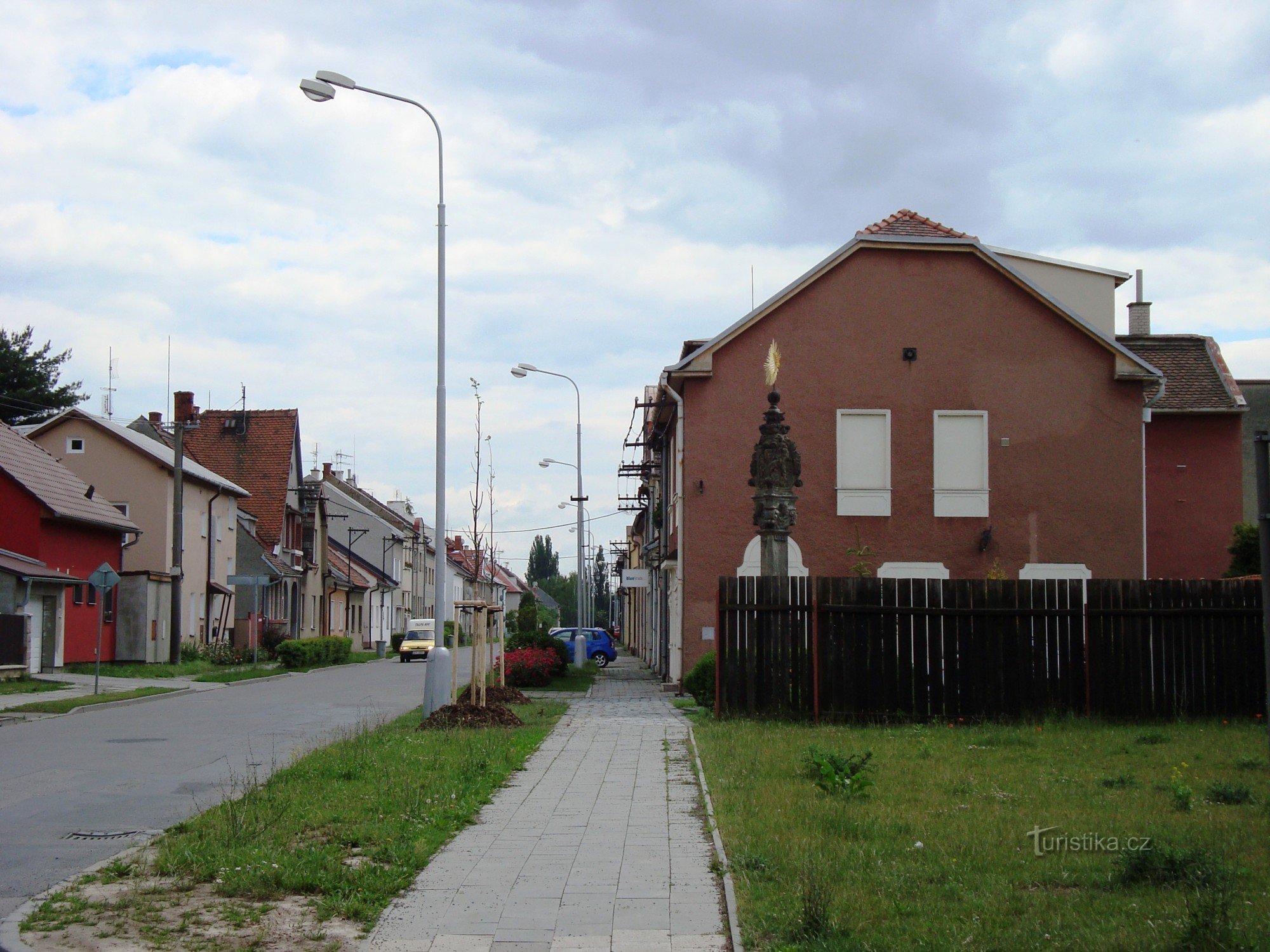 Calle Černovír-Jablonského-columna barroca de la Santísima Trinidad de mediados del siglo XVIII-Foto: Ulrych Mir.