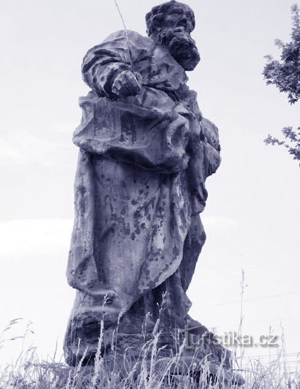 Chertoryje - 圣彼得雕像标记