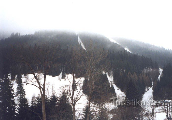 Montaña del diablo en la niebla