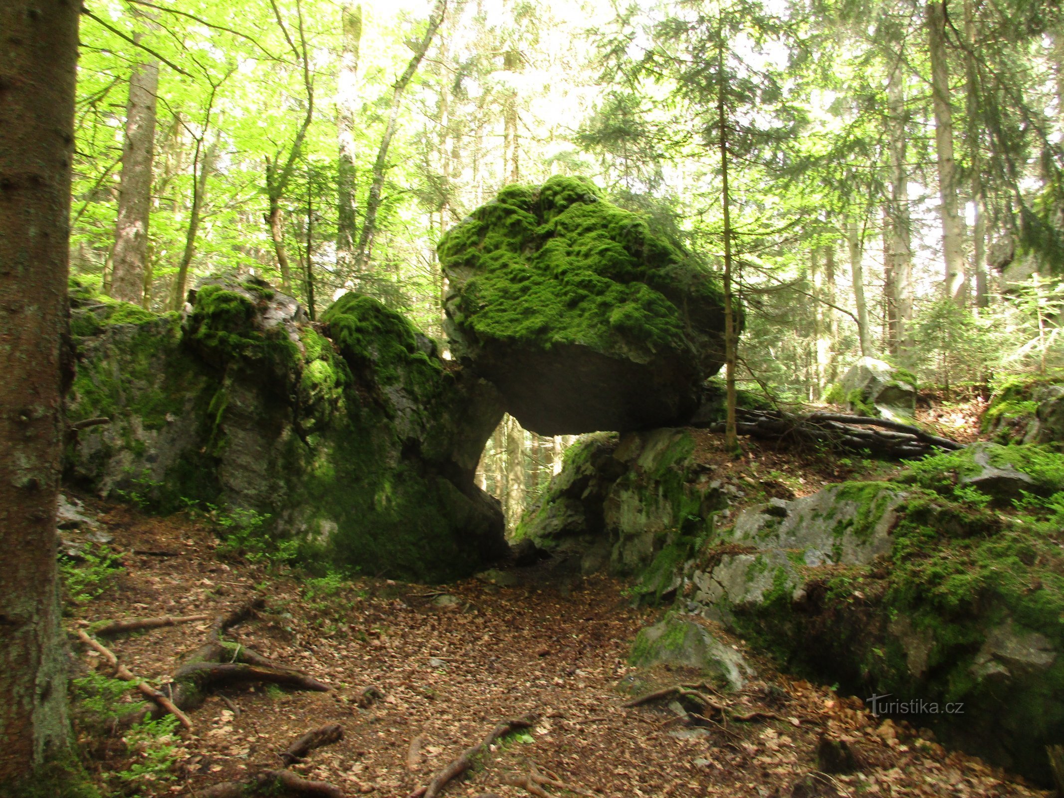 Devil's Spindle: A szikla Hengst alatt