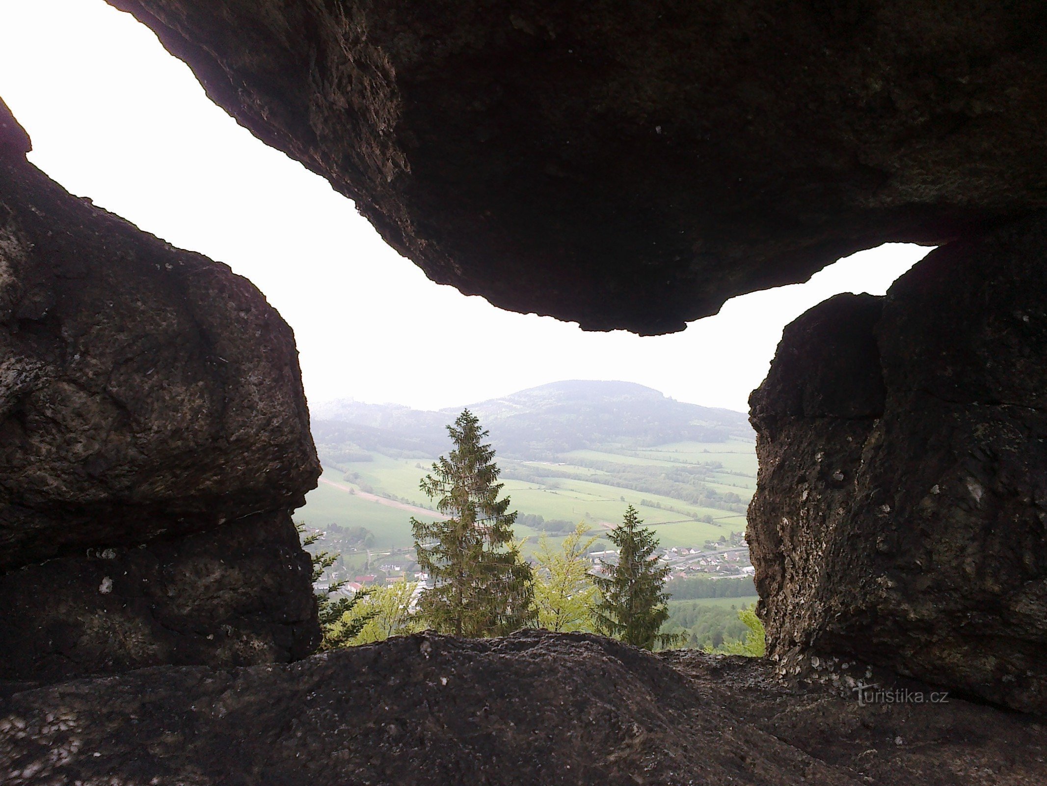 悪魔の石 - Jeseník 近くの岩の展望台。