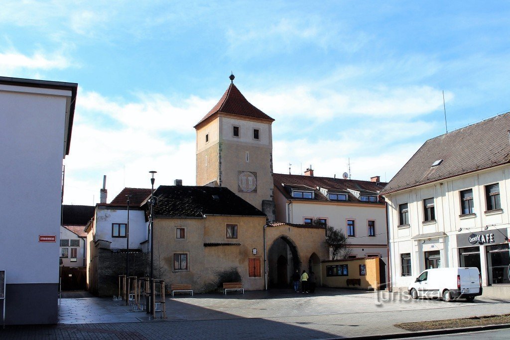 Rode poort, uitzicht vanaf Strakonická straat