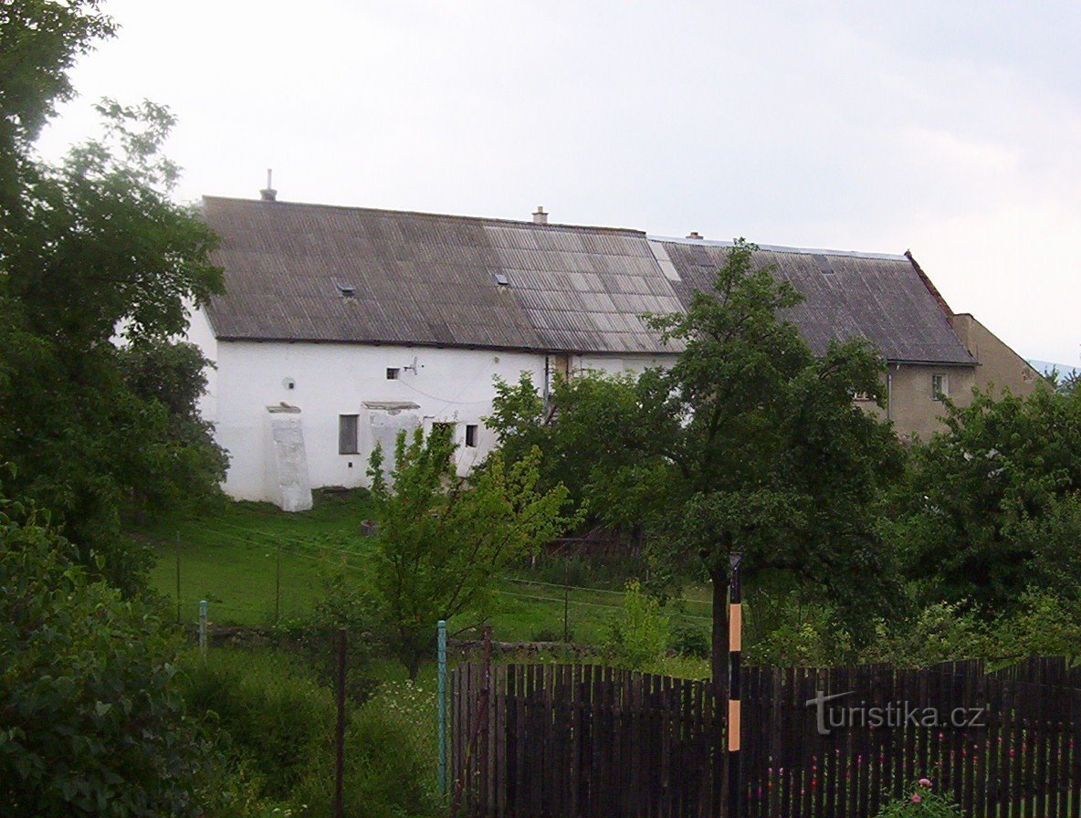 Červená Lhota-tvrz z křižovatky silnice na Řimice-Foto:Ulrych Mir.