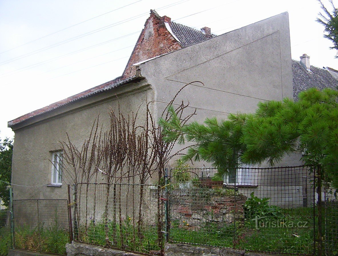 Červená Lhota-fortezza dal vicolo del villaggio-Foto: Ulrych Mir.