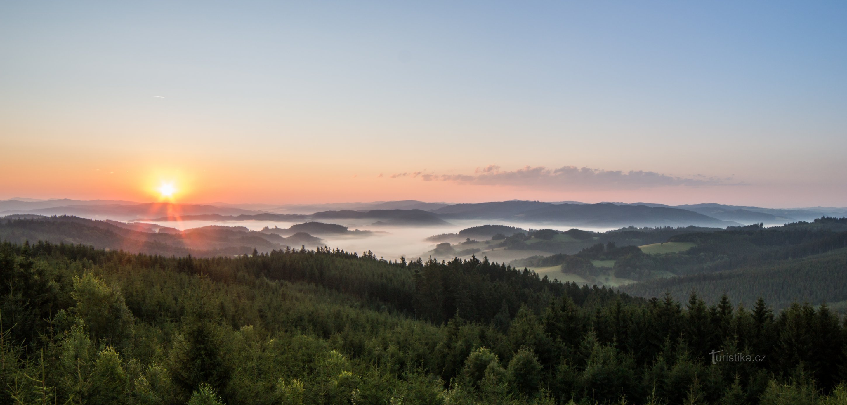 Juli zonsopgang vanaf Vartovna