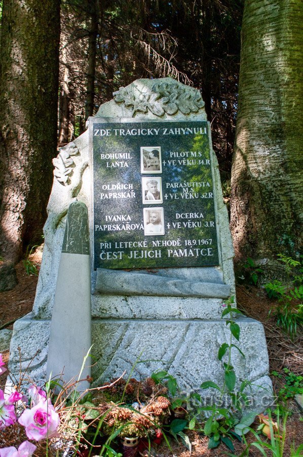 Červenohorské sedlo – Monument voor het vliegtuigongeluk