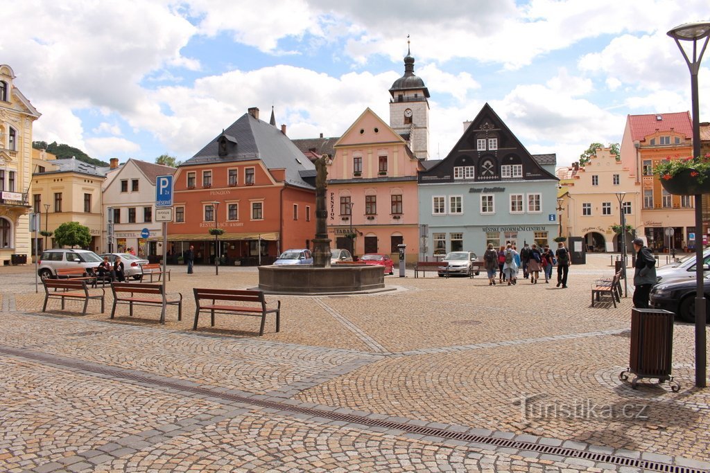 Česká Kamenice, Praça da Paz