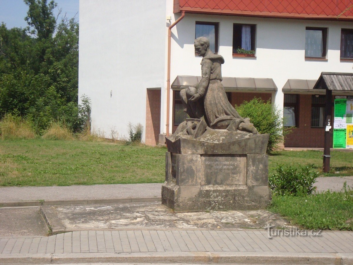 Česká Skalice-klasa TGMasaryka-pomnik poległych w I wojnie światowej-fot. Ulrych Mir.