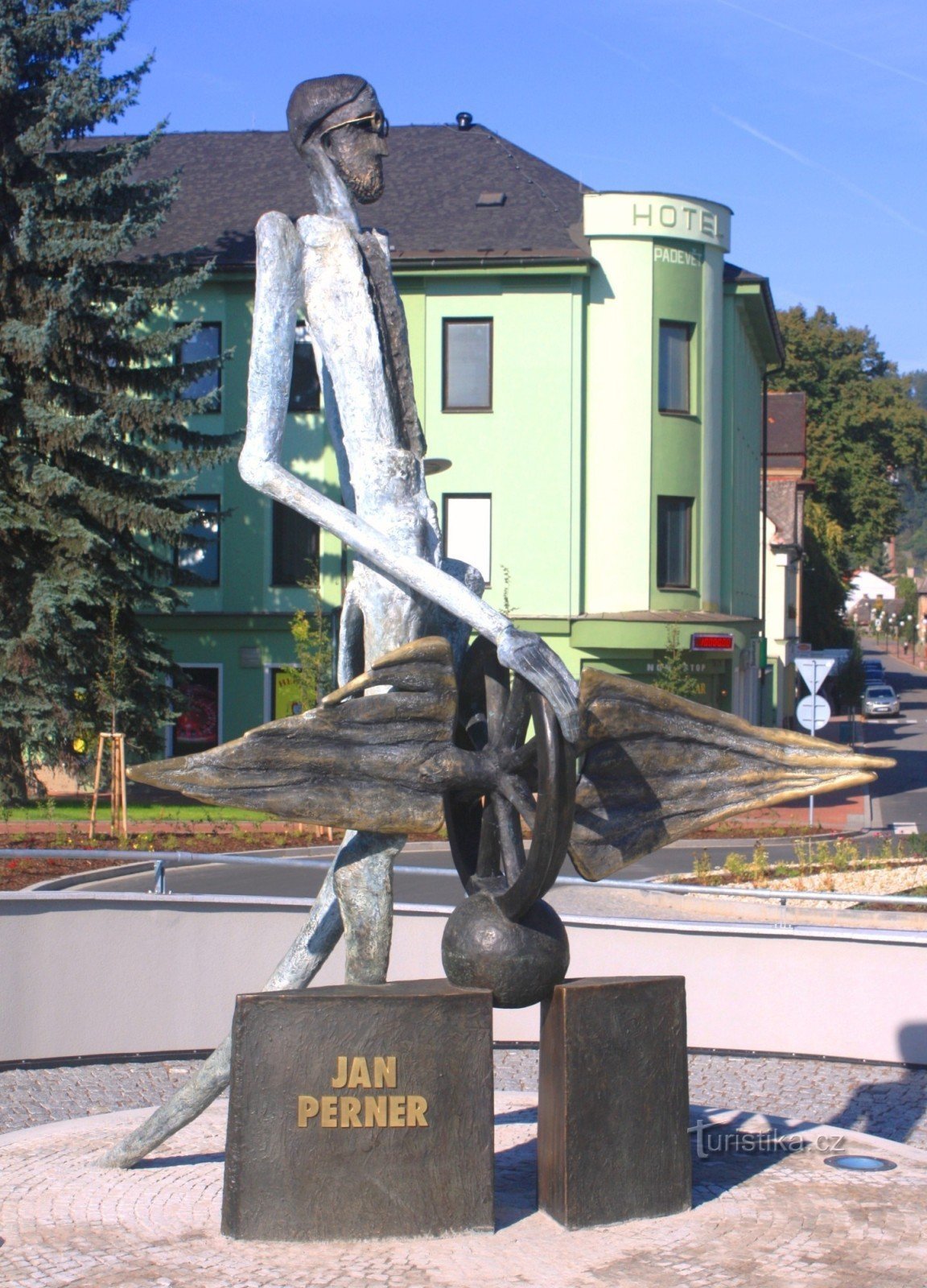 Česká Třebová - standbeeld van Jan Perner