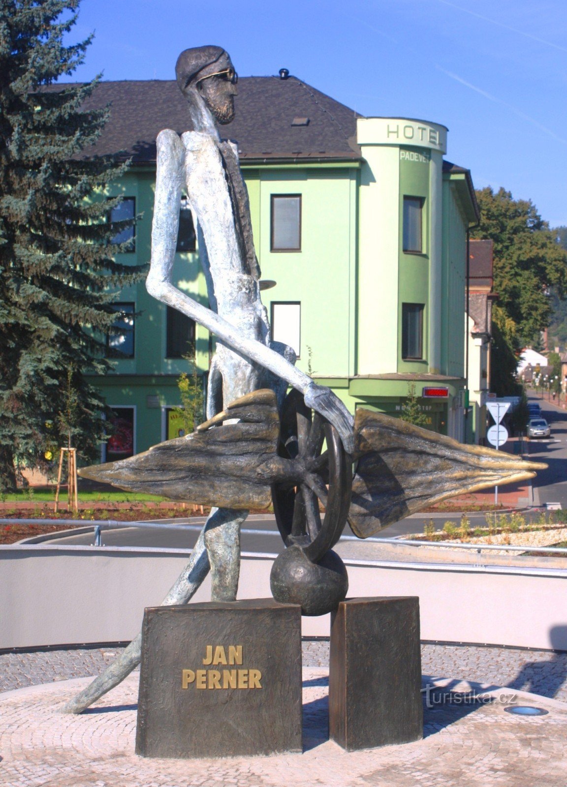 Česká Třebová - pomnik Jana Perner