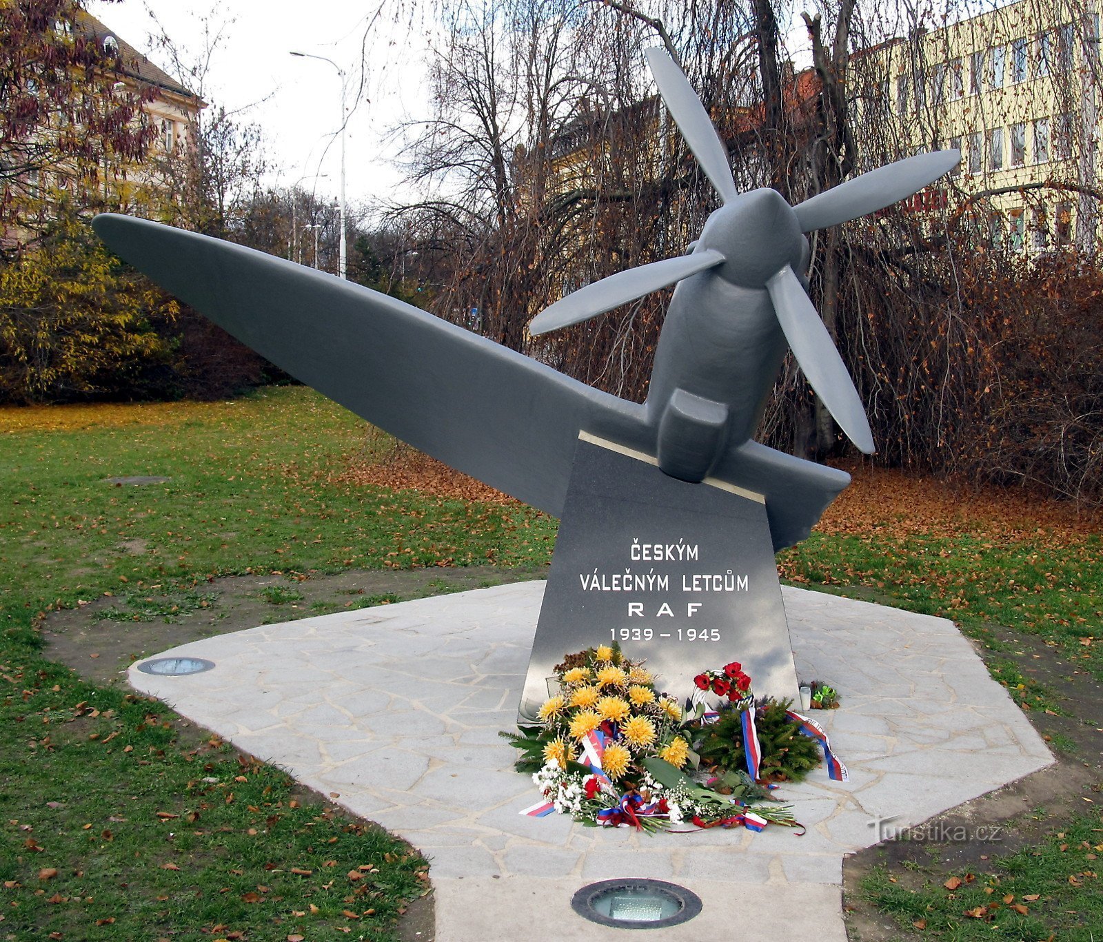 České Budějovice - Monumento a los aviadores de la RAF checoslovaca