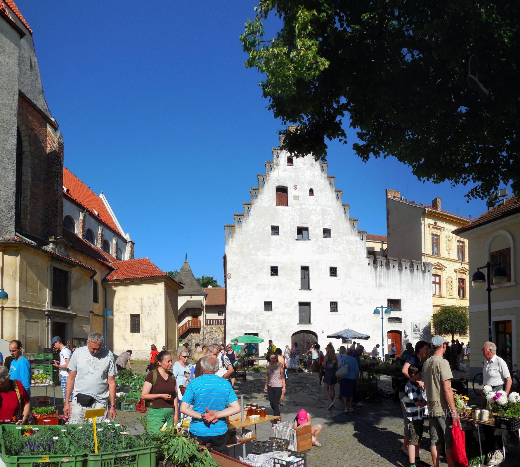 České Budějovice - saltværk, Piaristické náměstí.