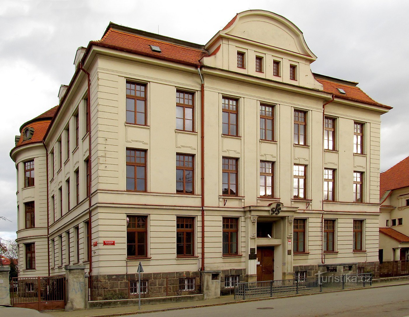 České Budějovice - Среднее промышленное училище механики и электротехники
