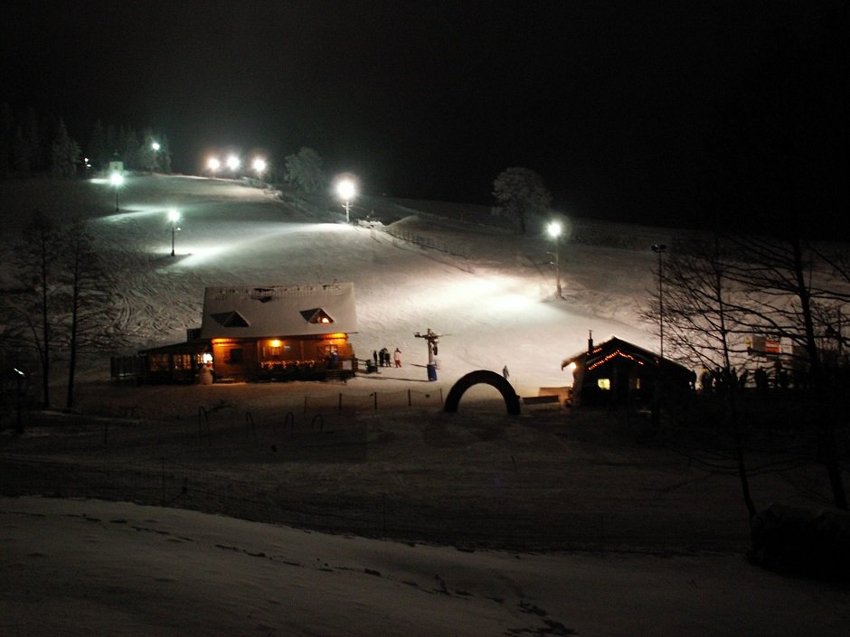 Esqui à noite em České Petrovice