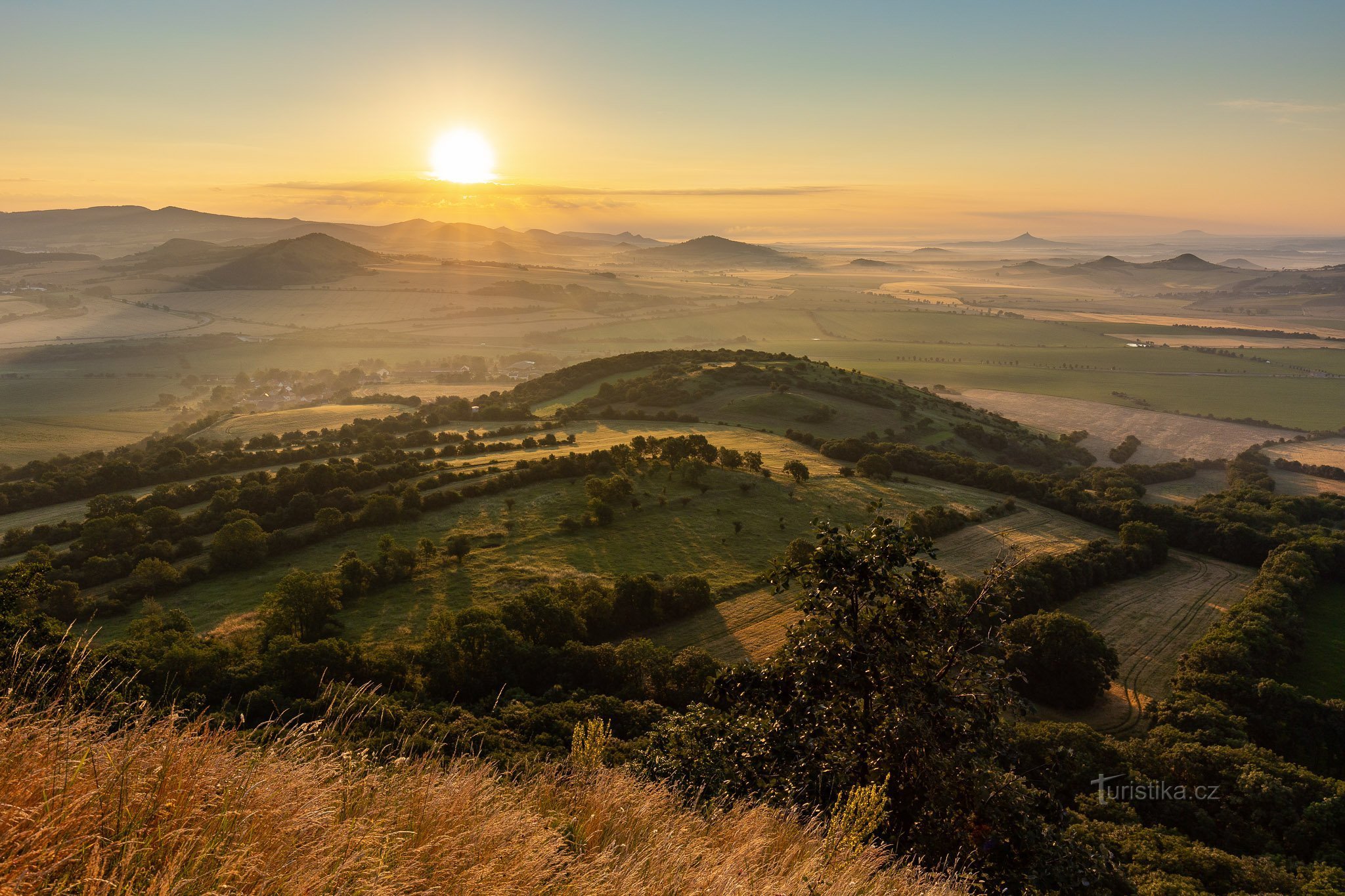 České středohoří, CR, 5:45, 16/7/2021, Canon EOS R6 + EF 16-35 mm f / 4 L IS USM