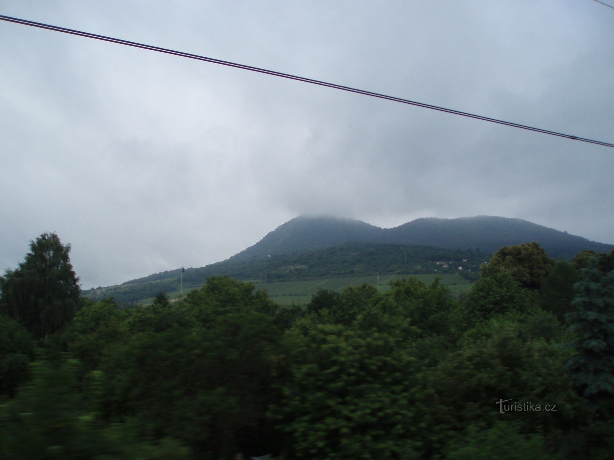 Montanhas centrais tchecas do trem