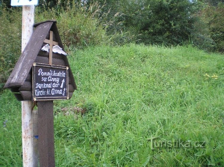 České Žleby: Ter nagedachtenis aan de afgebroken kerk van Žleby.