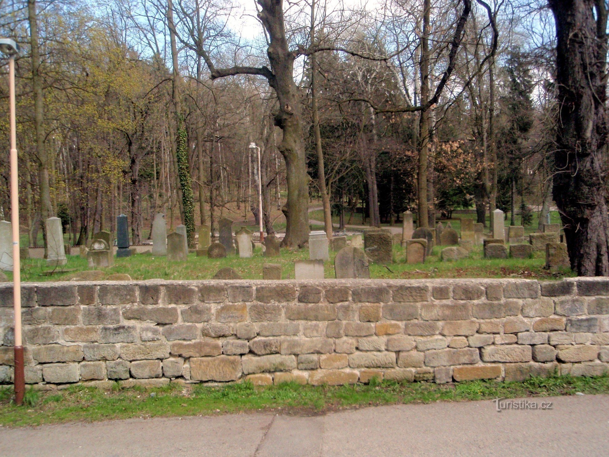 Ceskolips gamla judiska kyrkogård