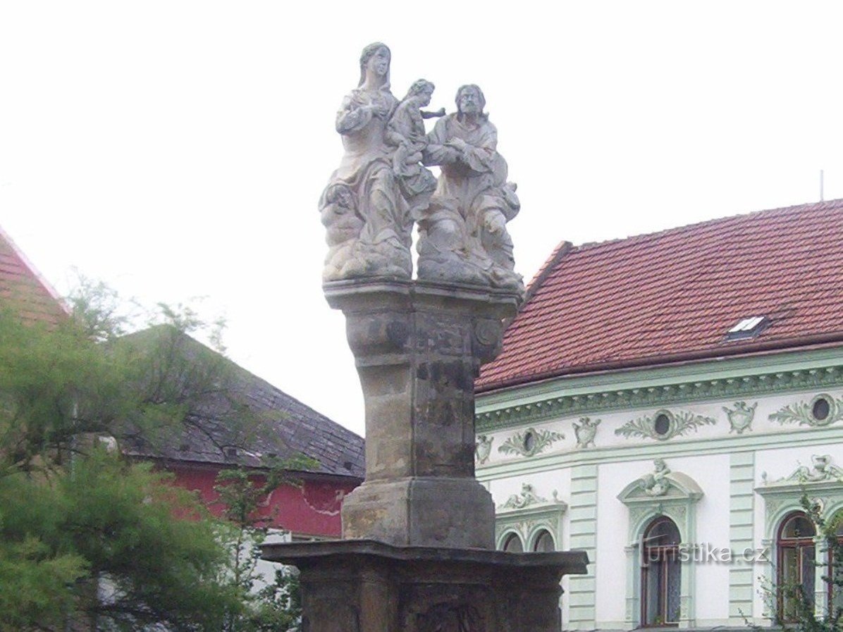 Český Brod-nám. Arnošta da Pardubice-statue della Sacra Famiglia-Foto: Ulrych Mir.