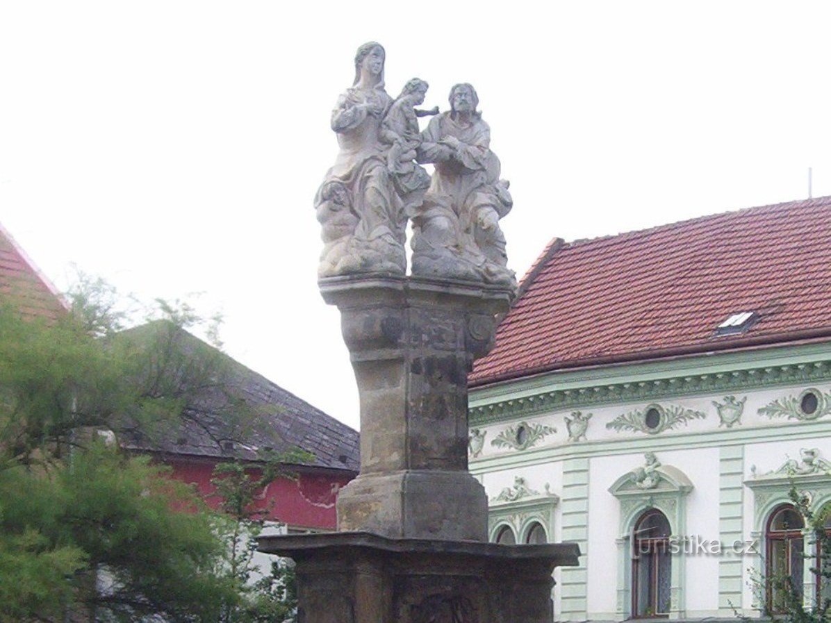 Český Brod-nám. Arnošta från Pardubice-statyer av den heliga familjen-Foto: Ulrych Mir.