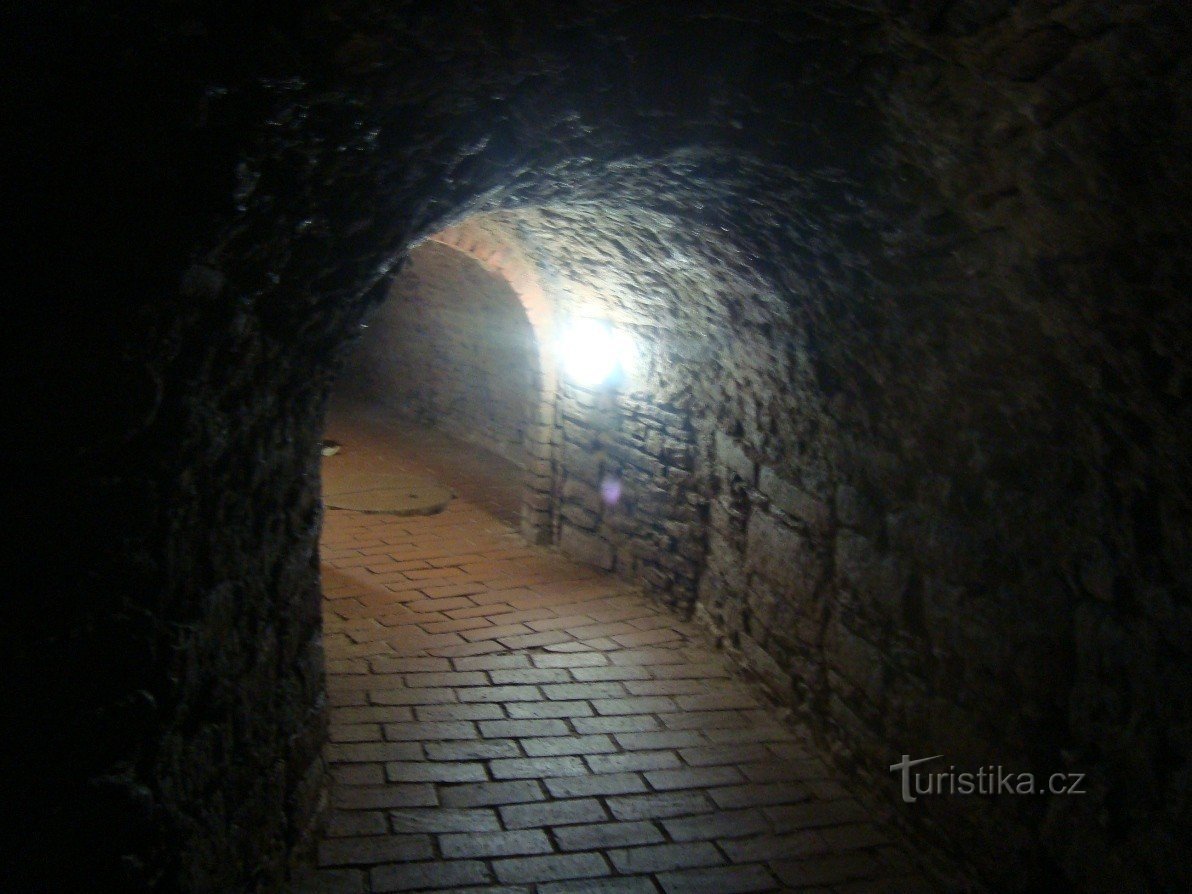 Český Brod - 历史中心的地下空间 - 照片：Ulrych Mir。