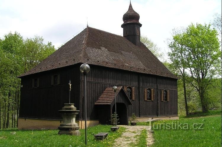 Český Jiřetín: kerk van St. Johannes de Doper