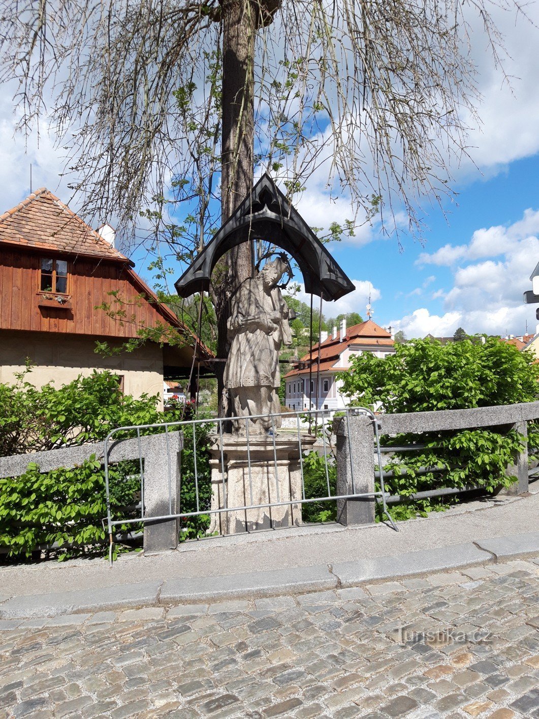 Český Krumlov und Jan Nepomucký auf der Brücke Dr. E. Benes