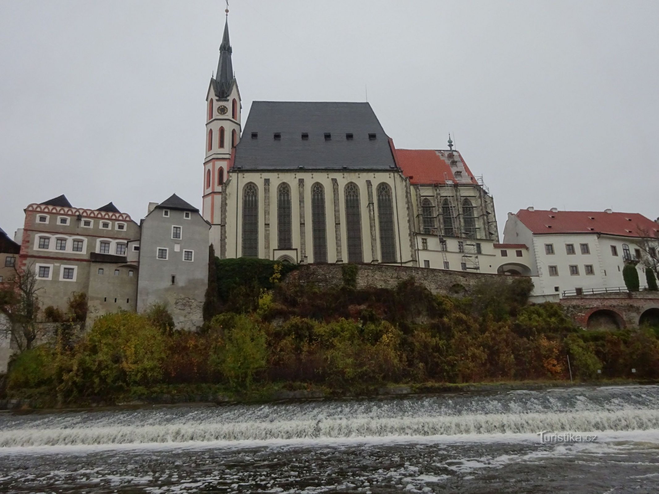 Český Krumlov a kostel sv. Víta