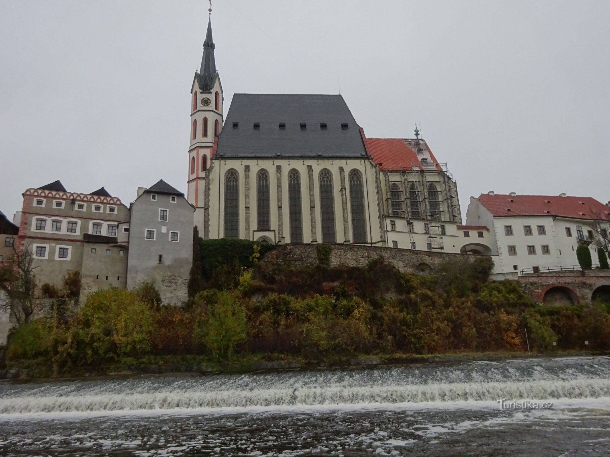 Český Krumlov ja Pyhän Nikolauksen kirkko. Tervetuloa