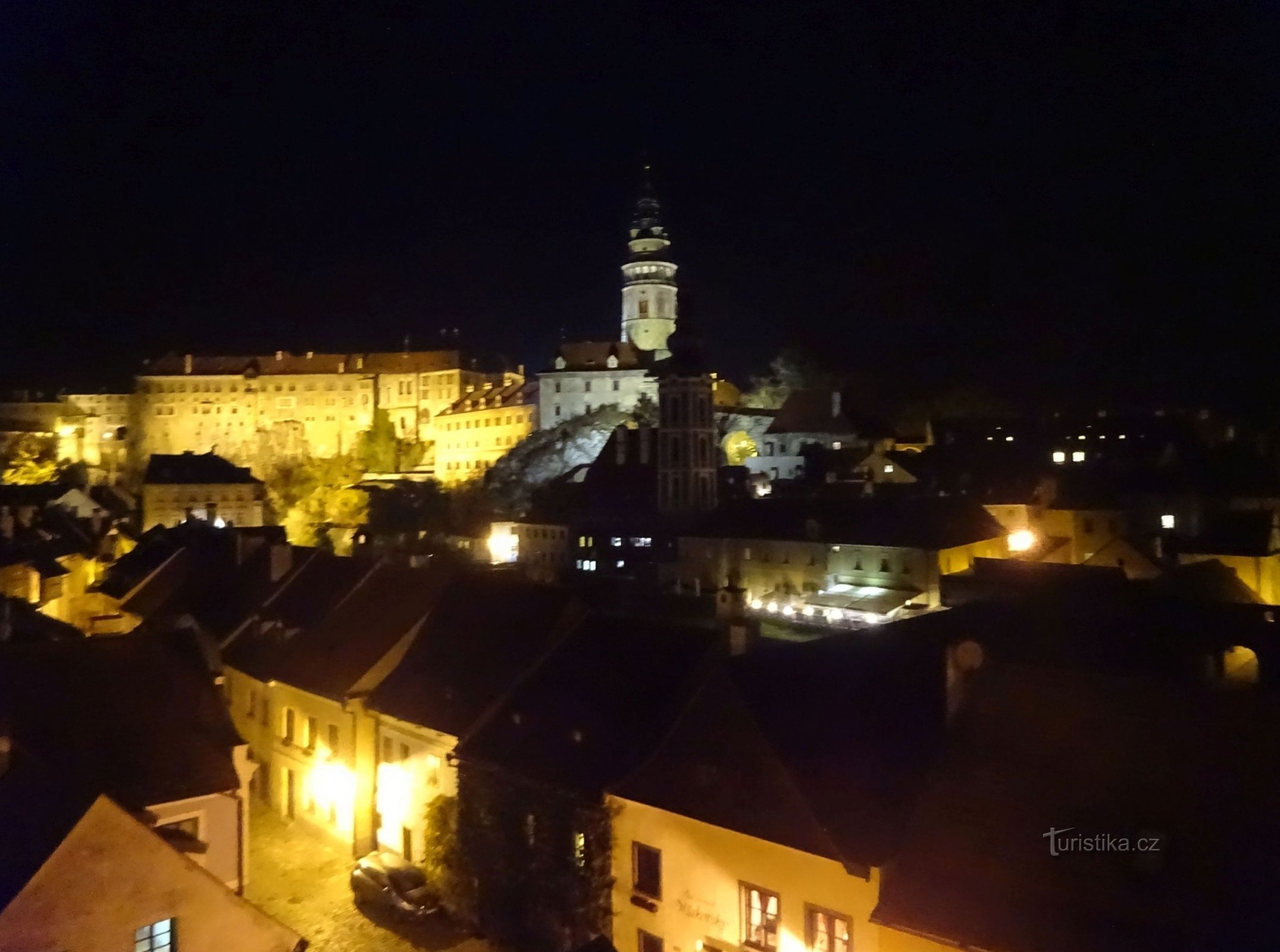 Český Krumlov ja linna linnan puutarhalla