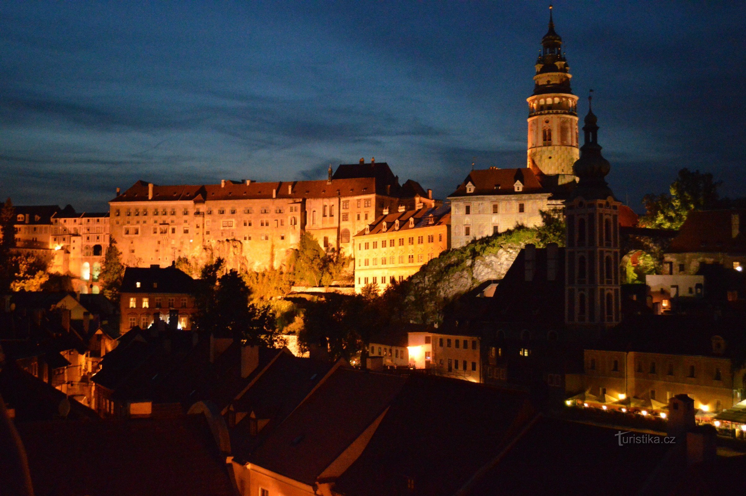 Český Krumlov τη νύχτα