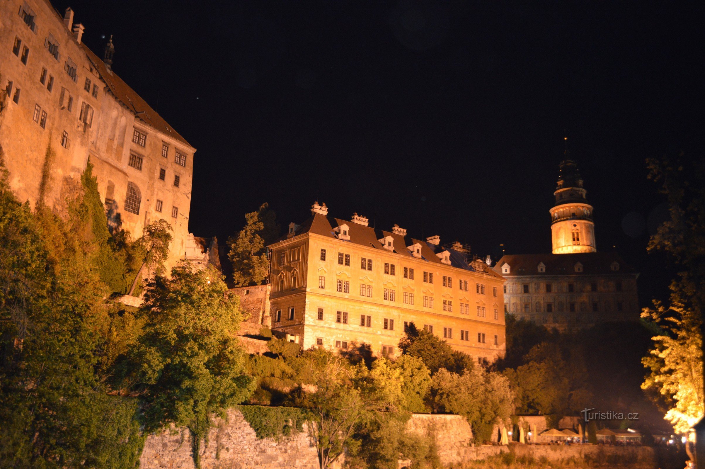 Český Krumlov at night