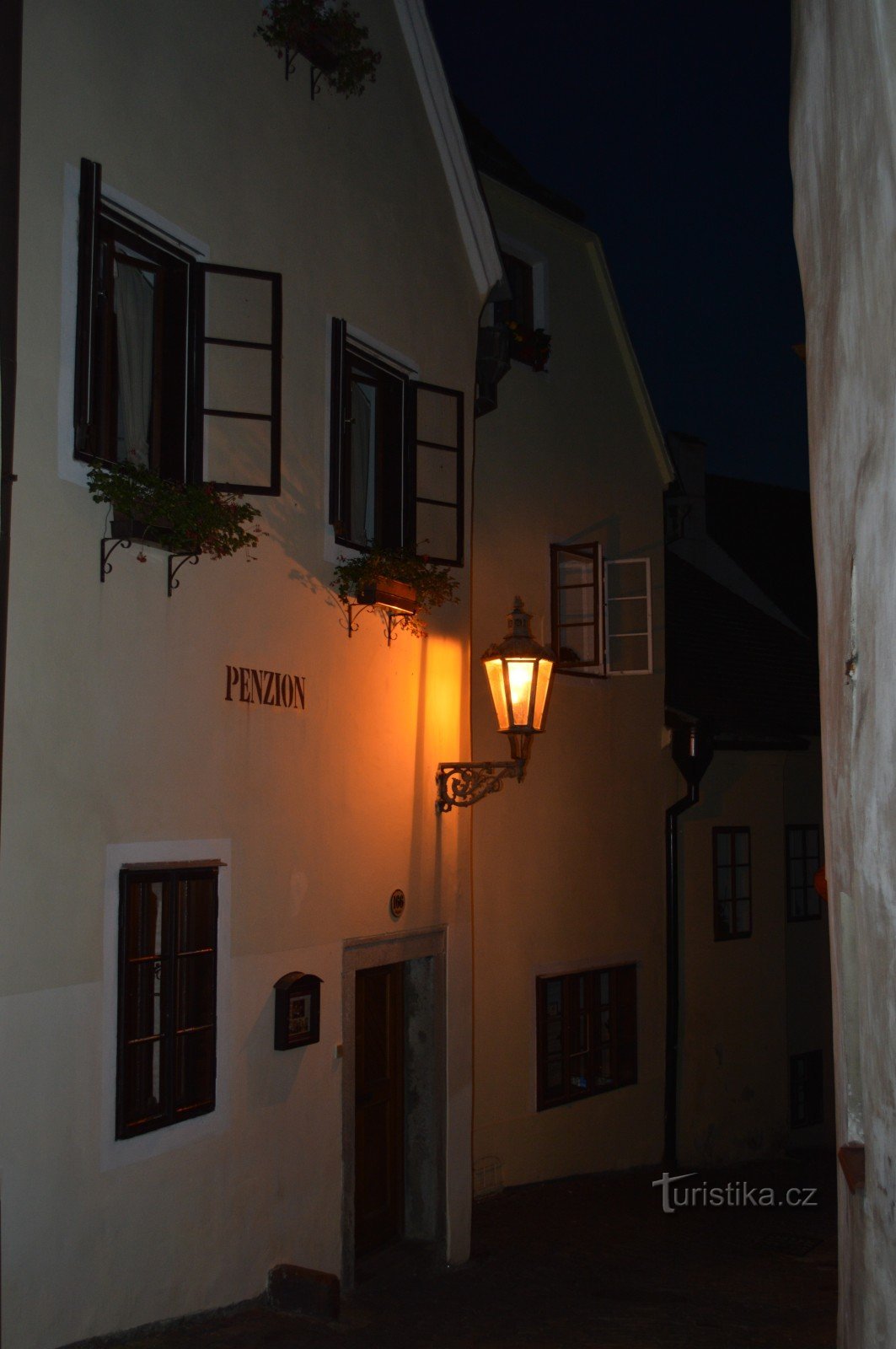 Český Krumlov at night