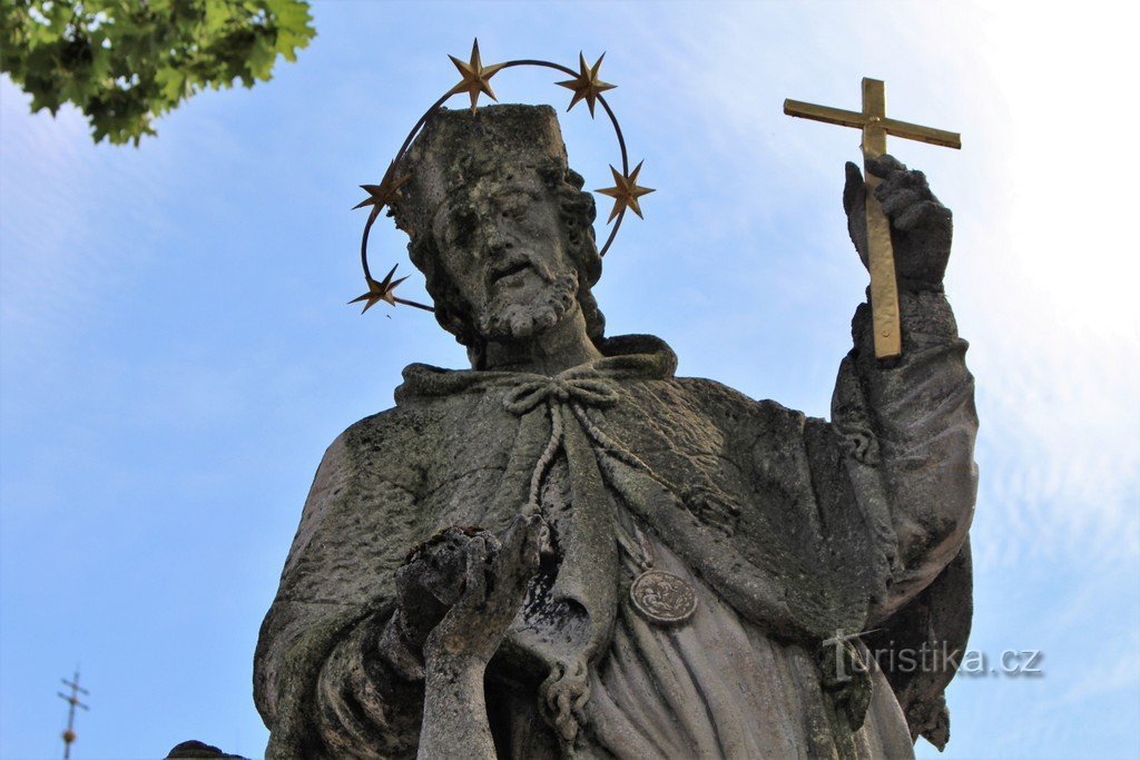 Český Rudolec, standbeeld van St. Johannes van Nepomuk - buste