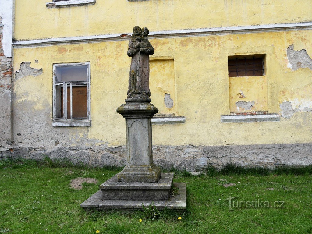 Český Šternberk, socha sv. Antonína Paduánského