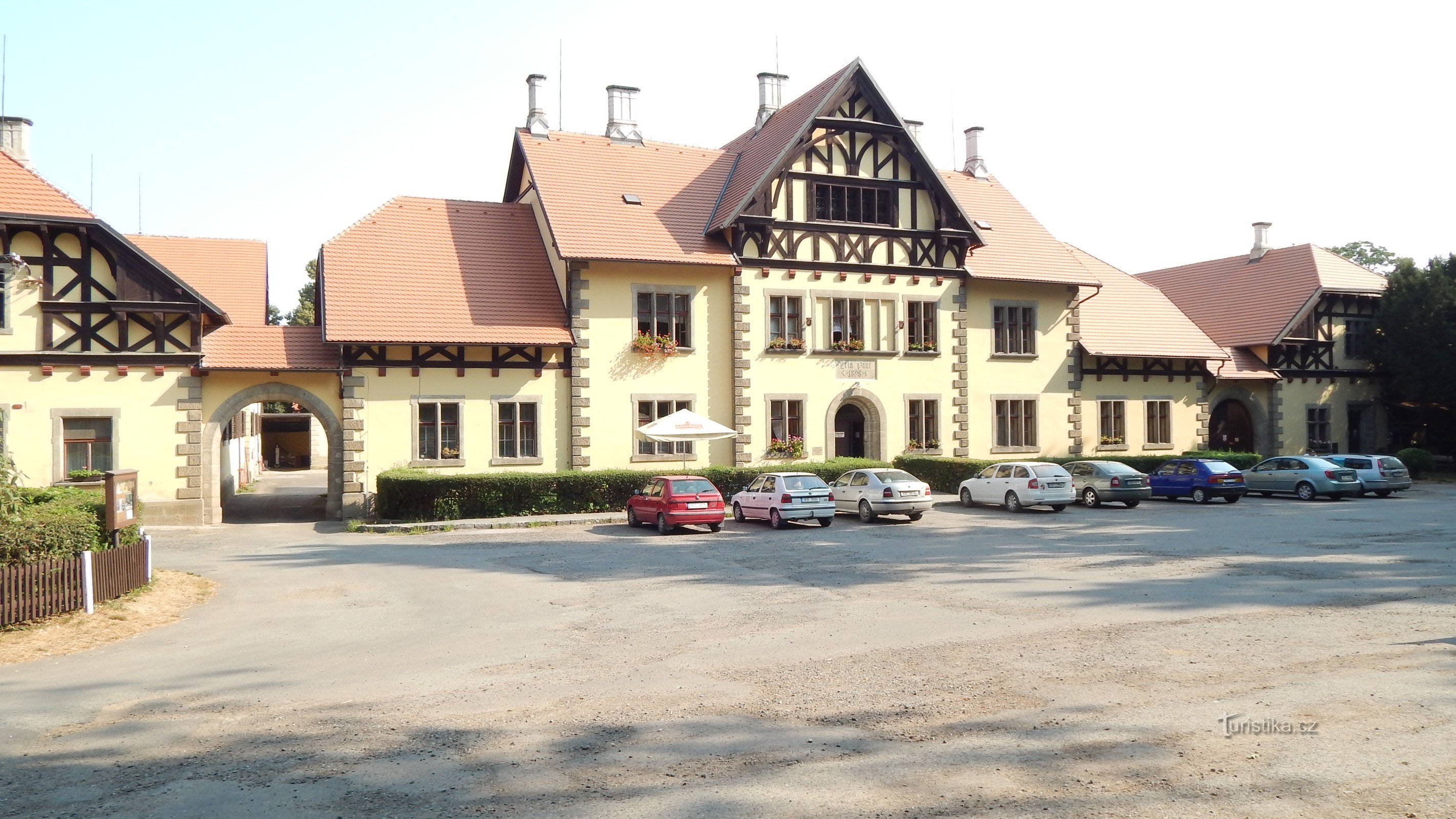reis naar de stoeterij in Slatiňany