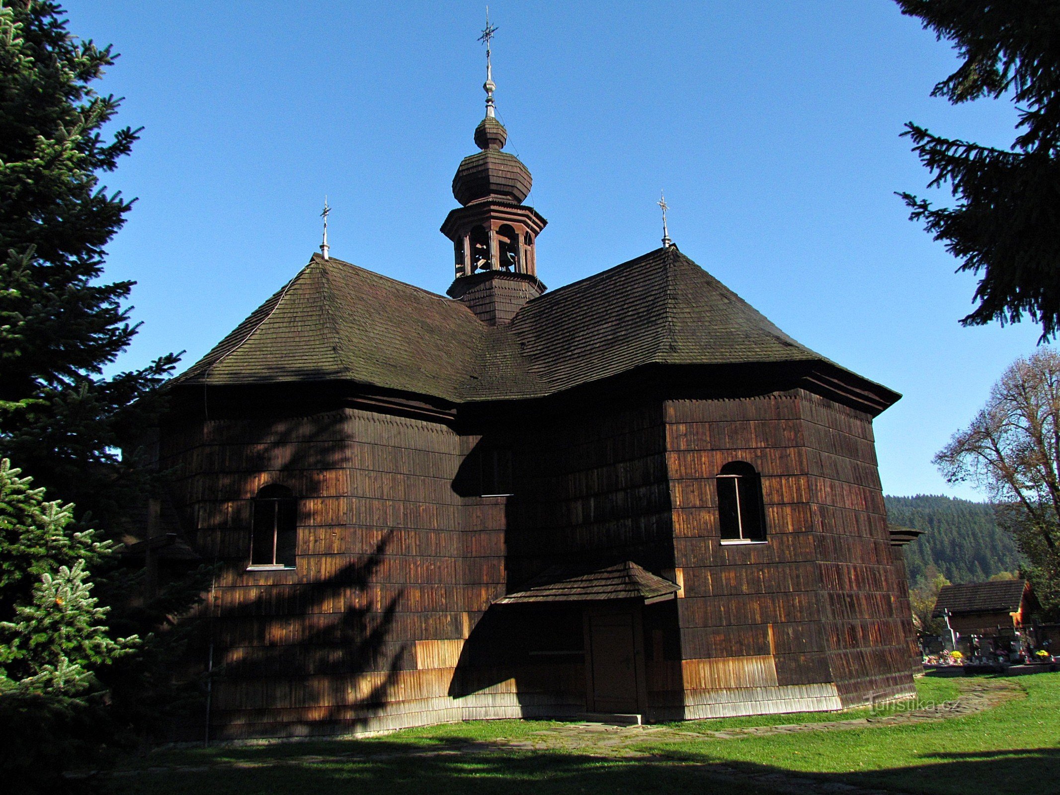 Route vers Velké Karlovice et Soláň