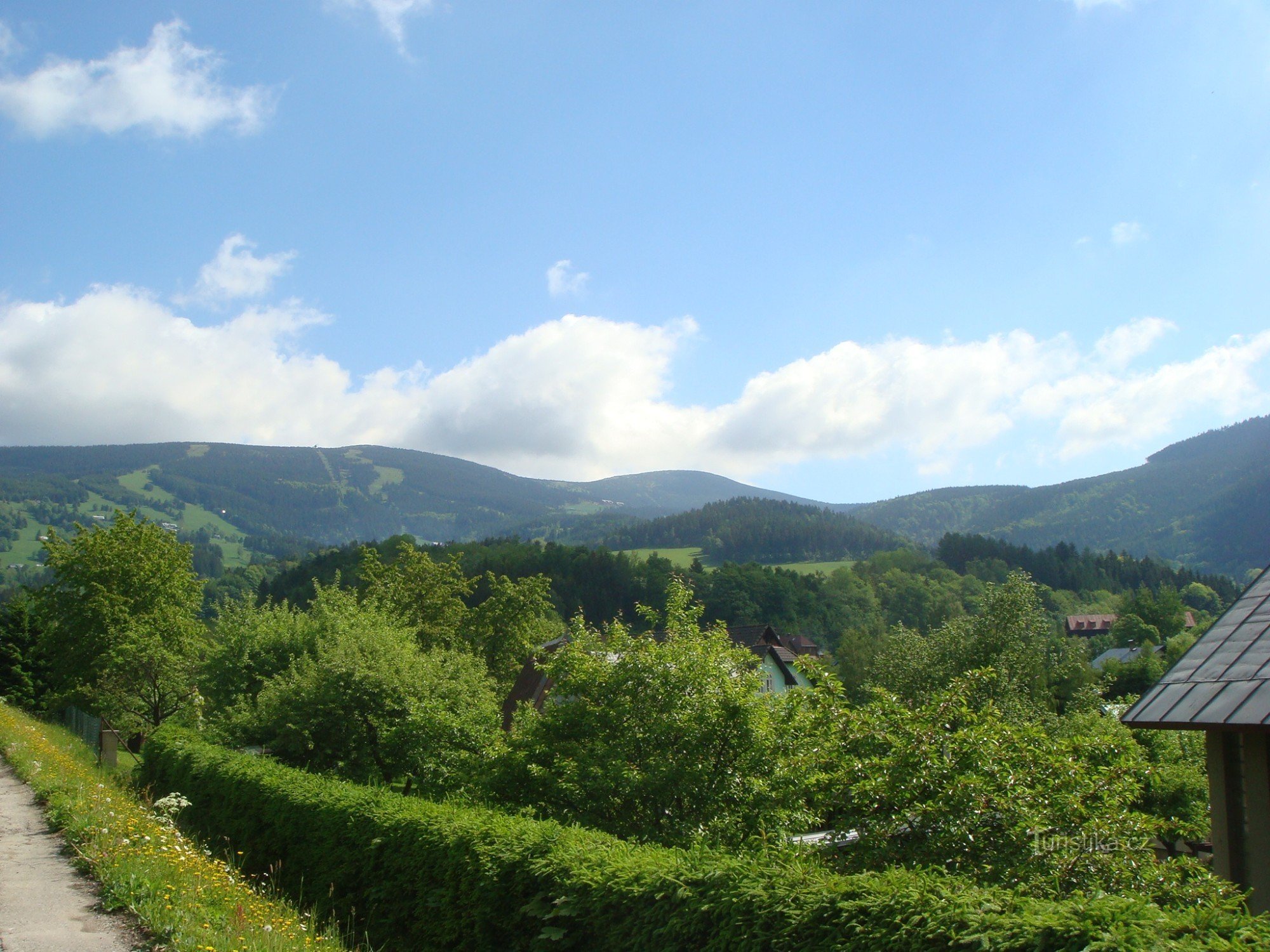 Weg zur Seilbahn