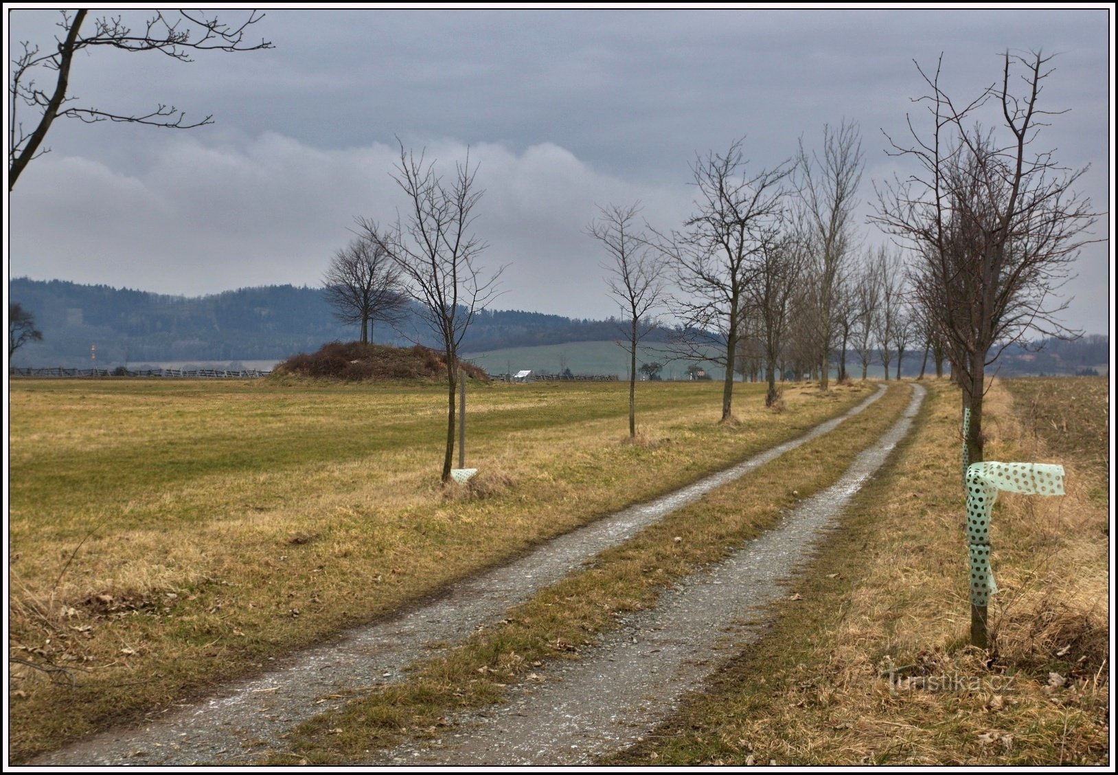 De weg naar het monument