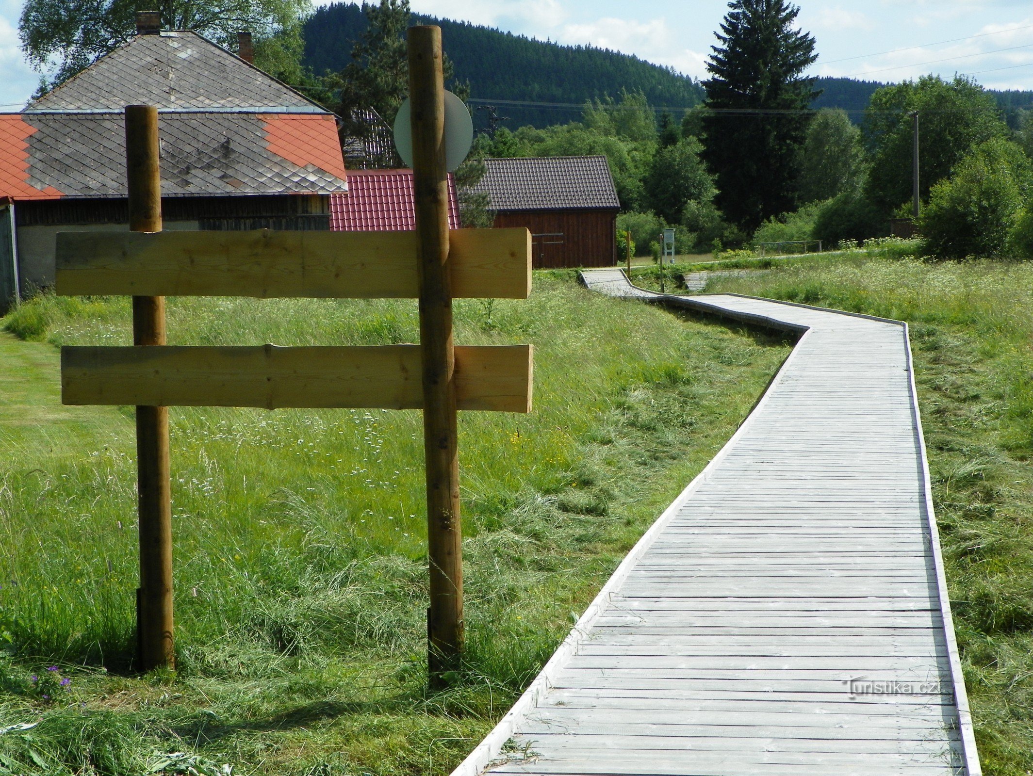 The way to the owl aviaries