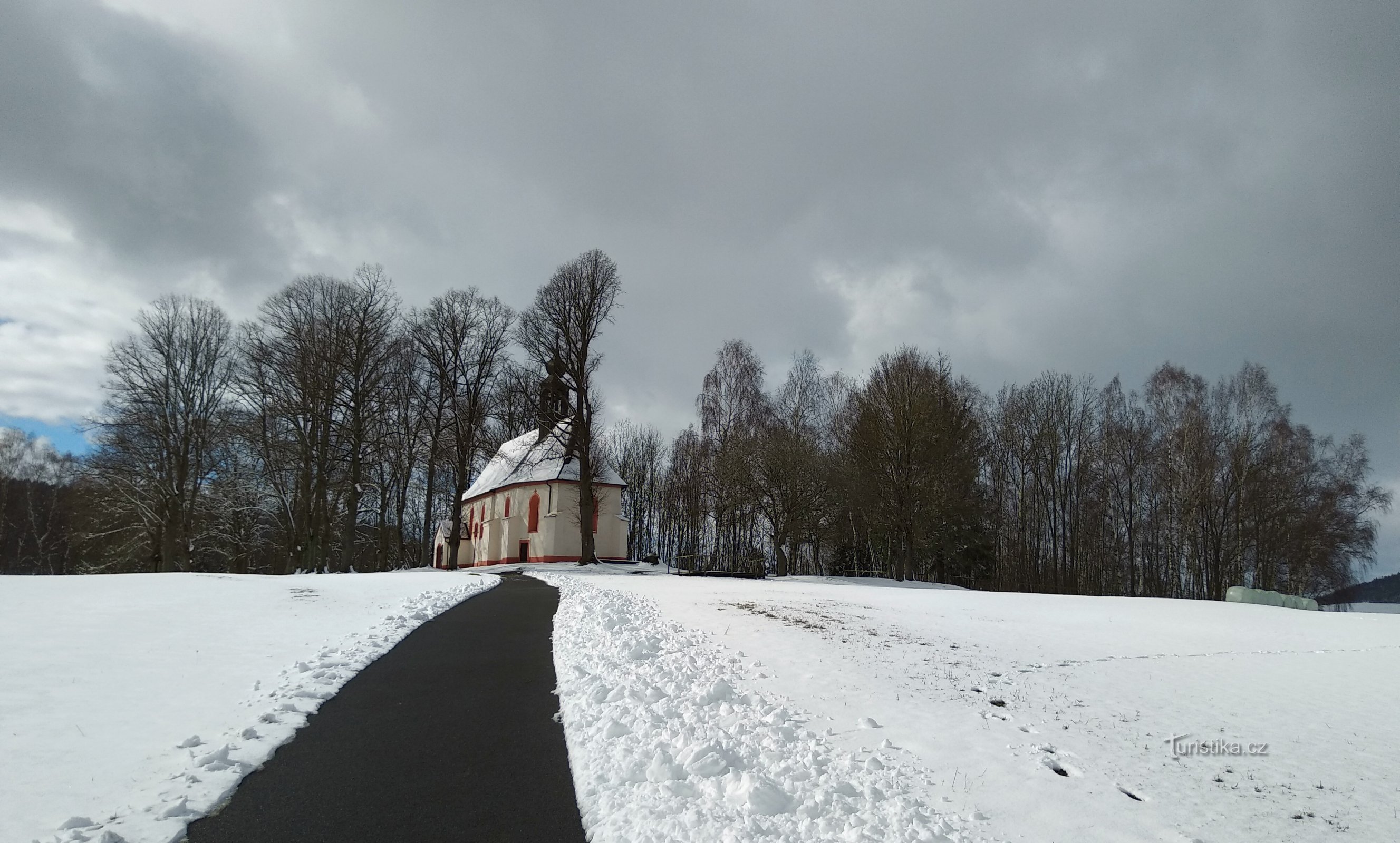 il cammino verso la chiesa di S. Linhart