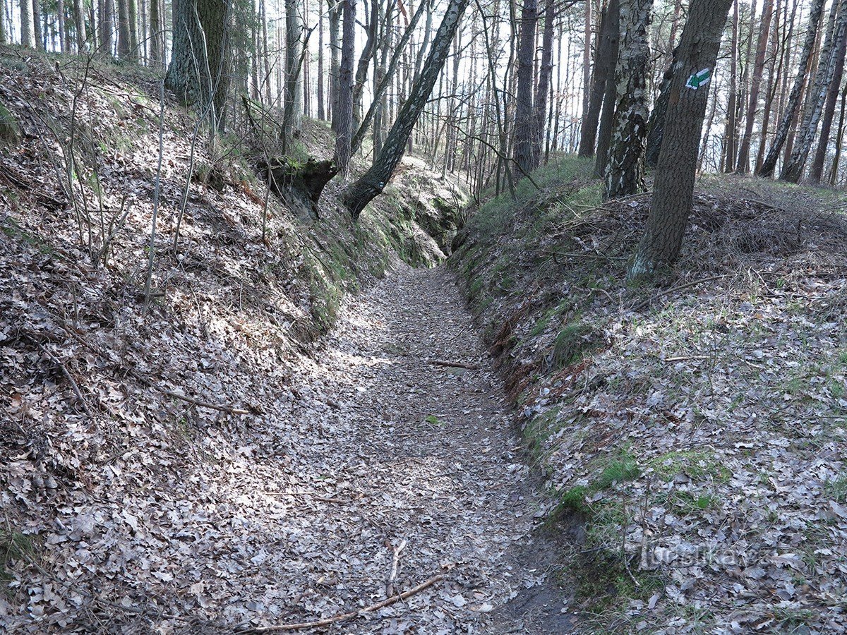 O caminho para a capela rochosa