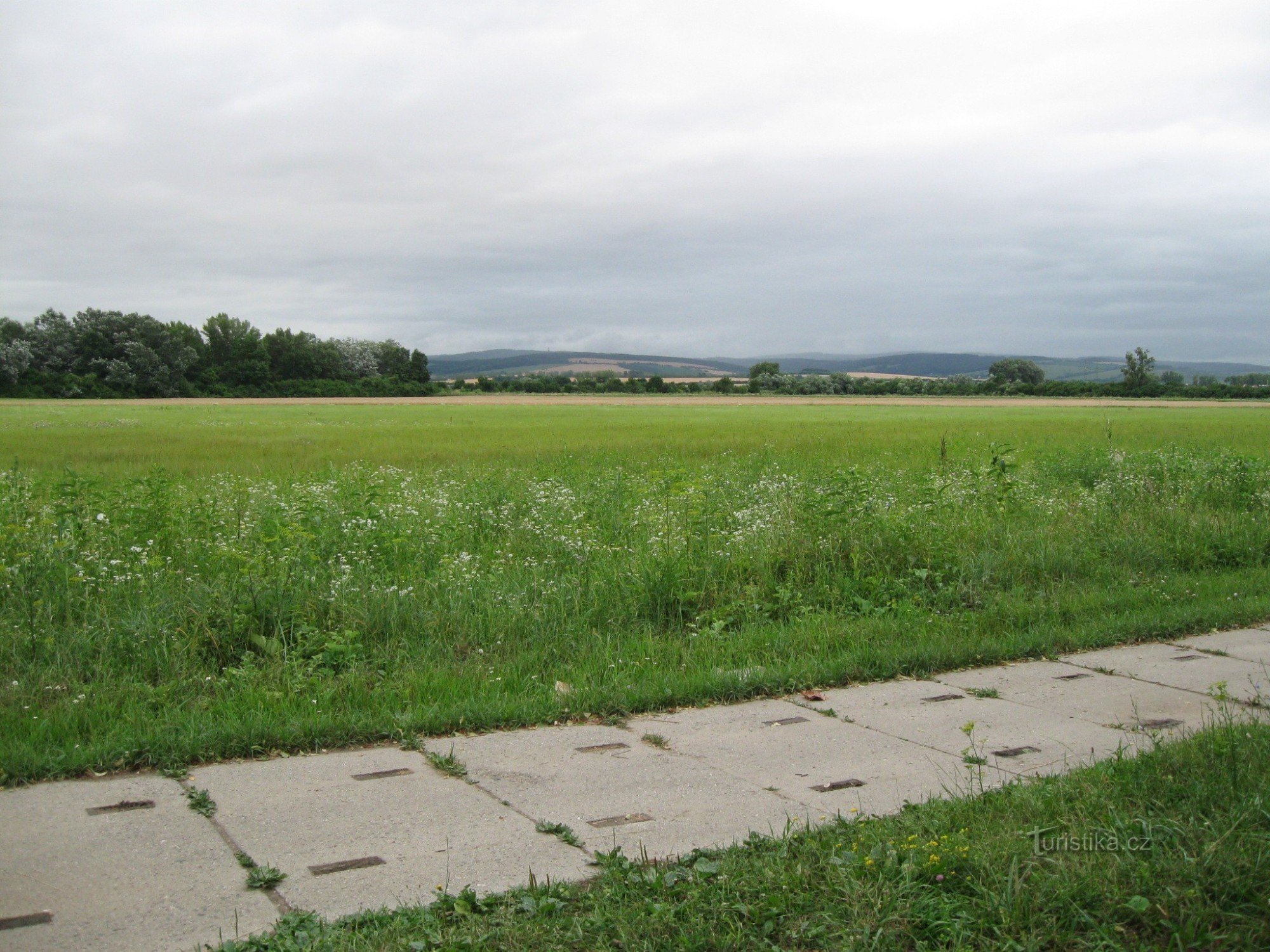 La route entre Vnorovy et Strážnica