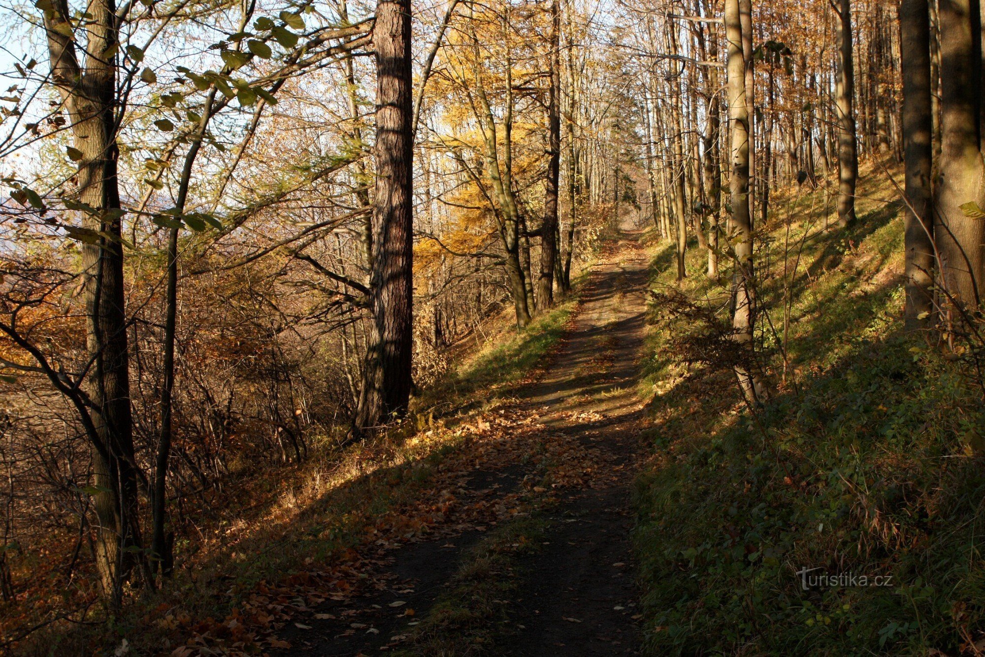 A estrada na colina de Babi