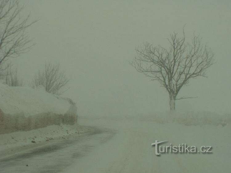 Estrada para Červenovodská sedlo